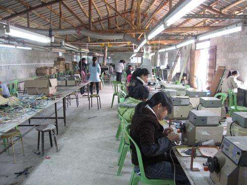 小工厂老板吐槽 天天招人,只招来3个70后,年轻人跑哪去了