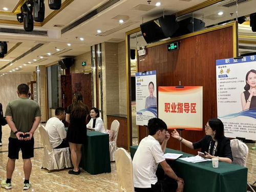 海口市龙华区举办退役军人及随军家属春季专场招聘会,30人初步达成就业意向