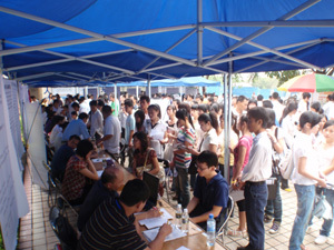 海南求职者:宁在海口拿一千不到下面拿一千五_新闻中心_海南在线